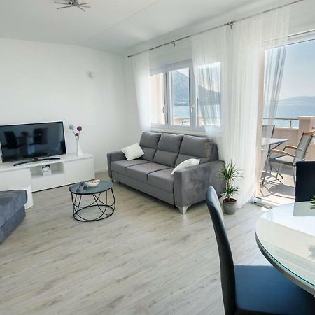 Apartmani Ticinovic Omiš Eksteriør billede