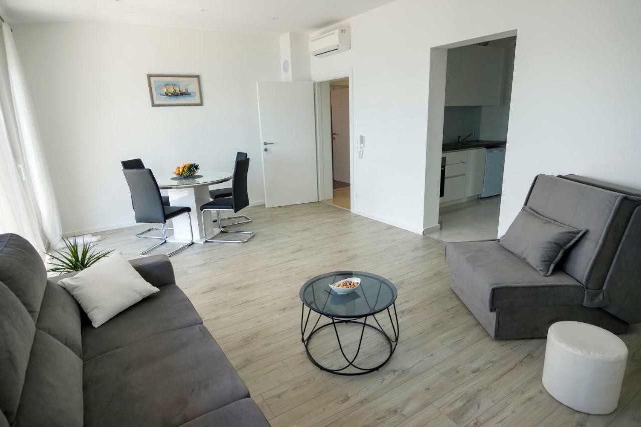 Apartmani Ticinovic Omiš Eksteriør billede