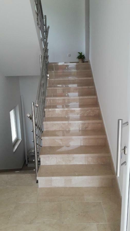 Apartmani Ticinovic Omiš Eksteriør billede