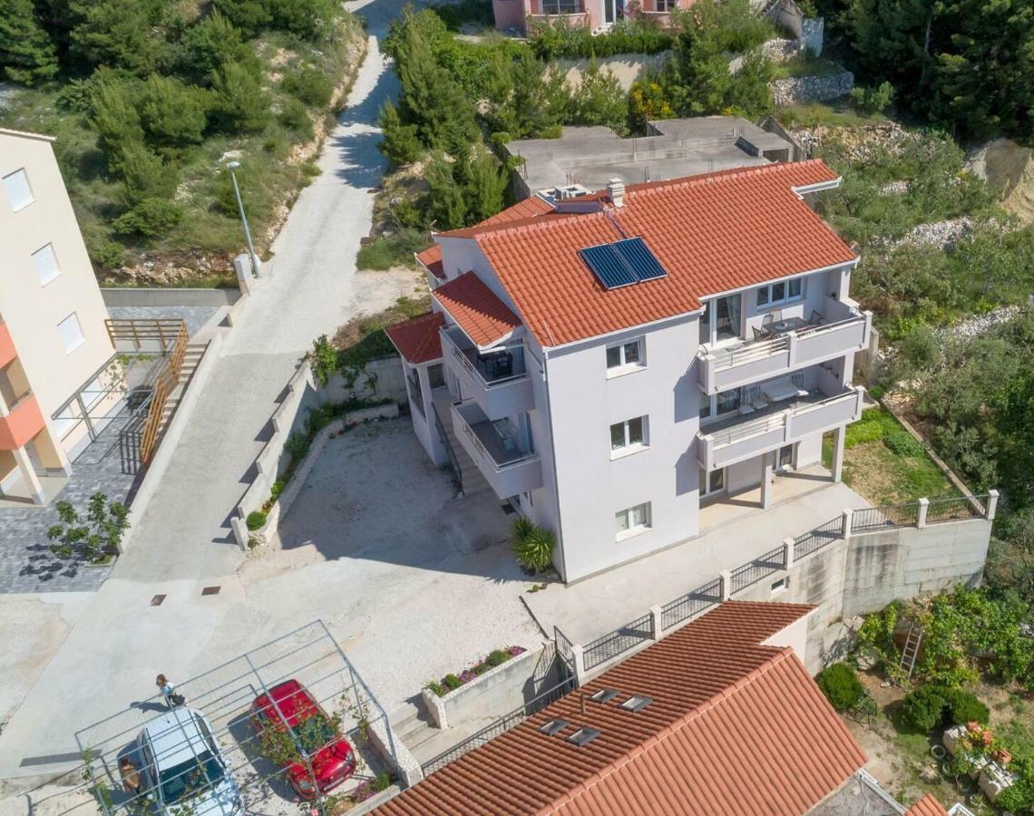 Apartmani Ticinovic Omiš Eksteriør billede