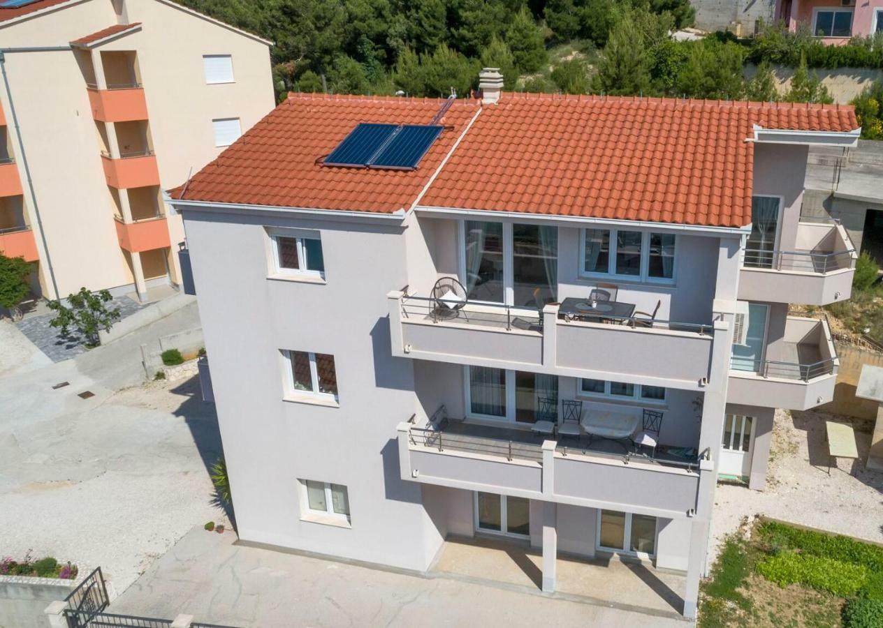 Apartmani Ticinovic Omiš Eksteriør billede