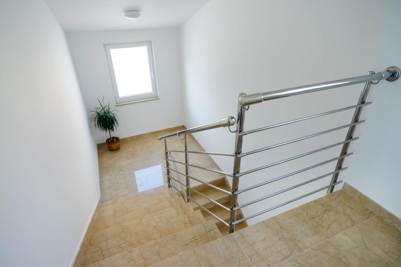 Apartmani Ticinovic Omiš Eksteriør billede